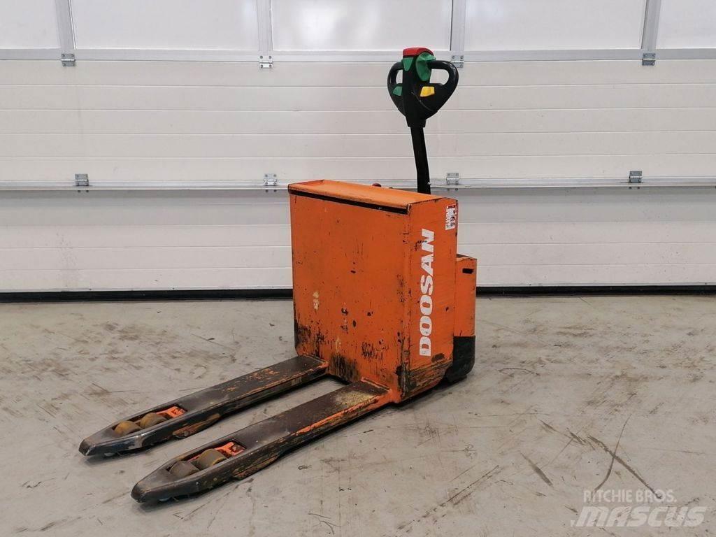 Doosan LEDH20M Lavtløftende truck