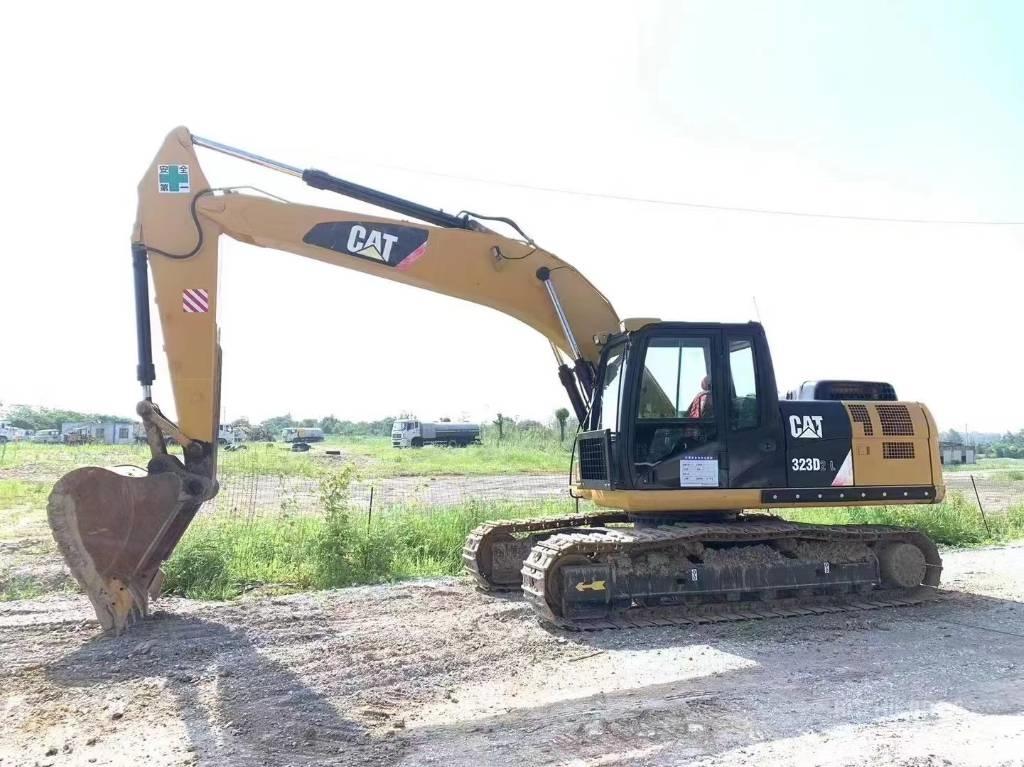 CAT 323D Beltegraver