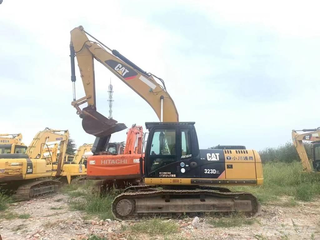 CAT 323D Beltegraver