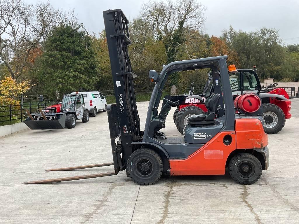 Toyota 02-8 FGF 25 Propan trucker