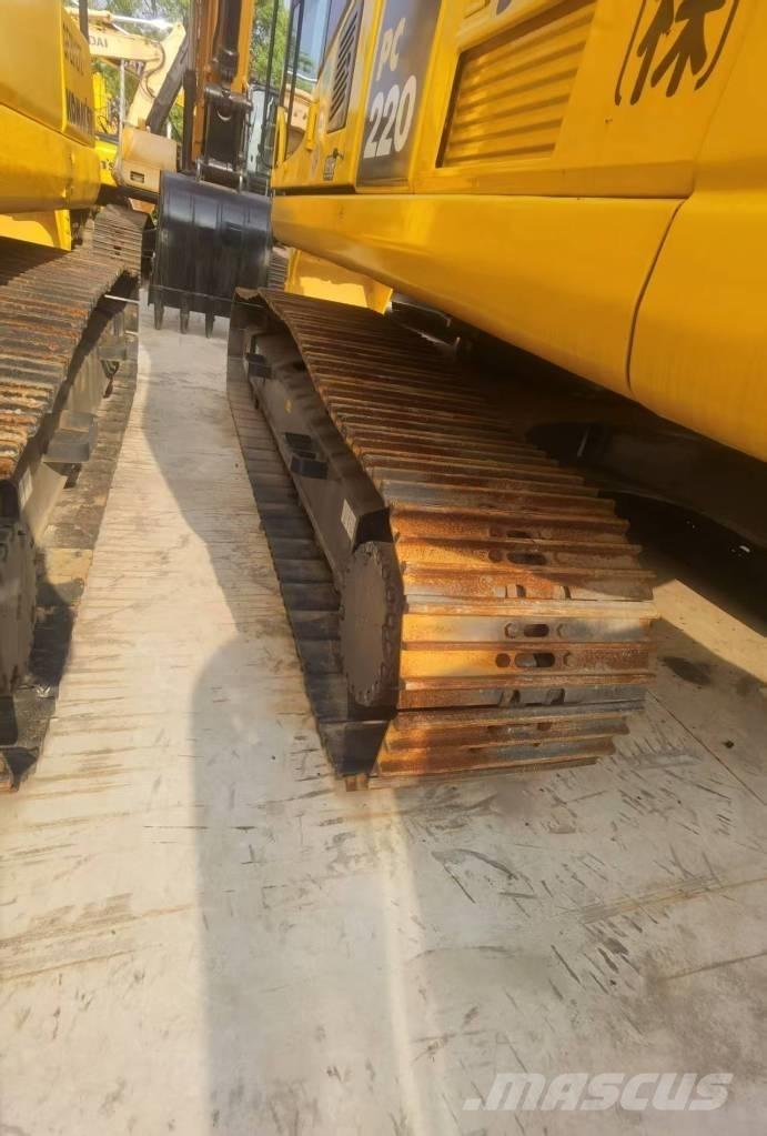 Komatsu PC 220-8 Beltegraver