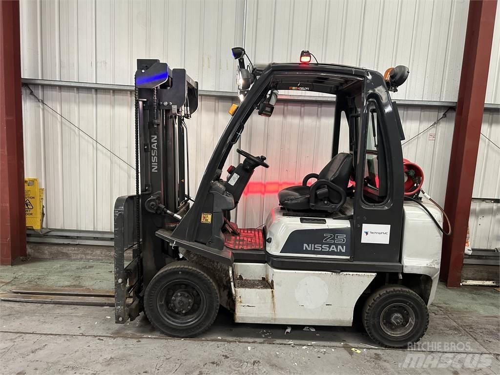 Nissan U1D2A25LQ Propan trucker