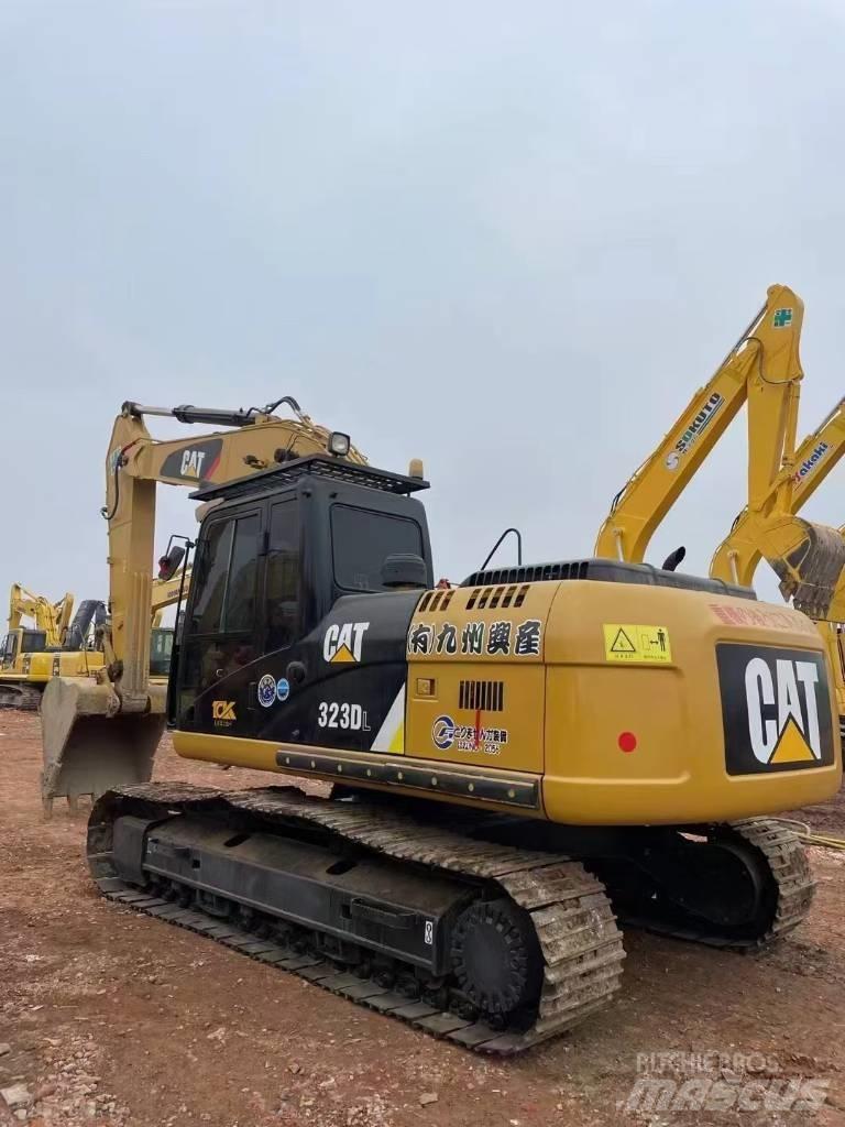 CAT 323 D L Beltegraver