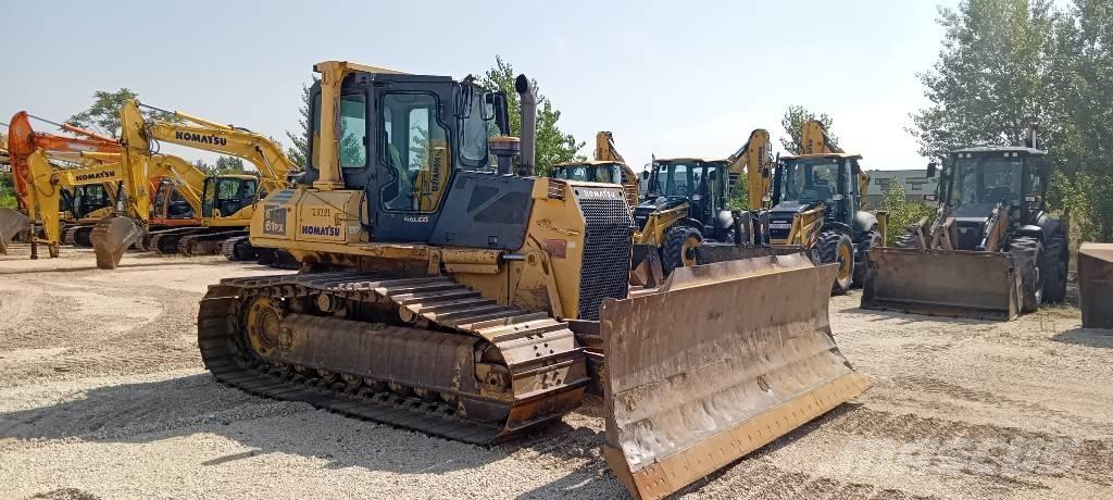 Komatsu D61EX-15 Dozere Beltegående