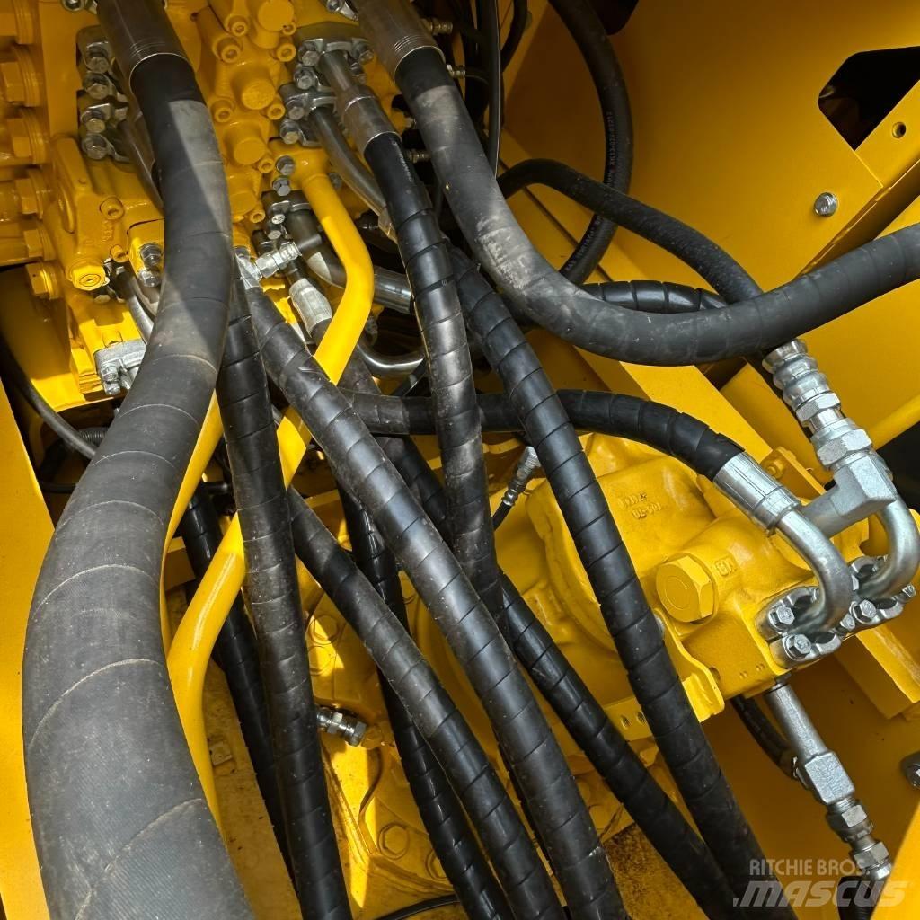 Komatsu 220-8 Beltegraver