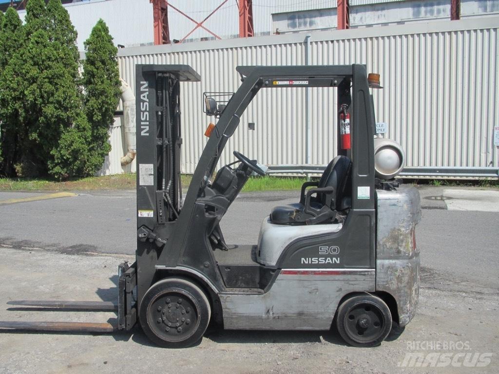 Nissan MCP1F2A25LV Terrenggående gaffeltruck