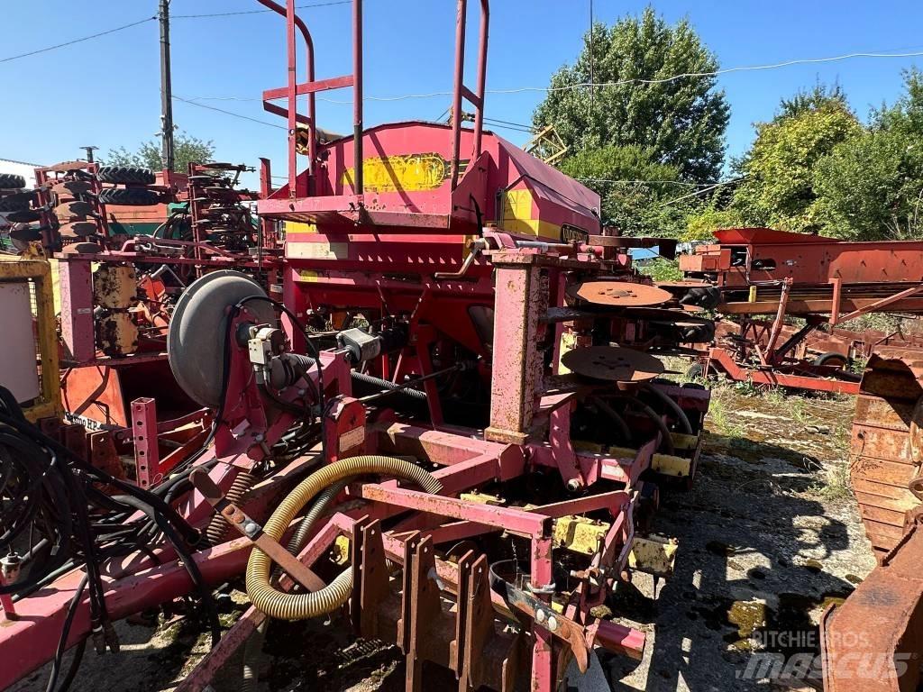 Väderstad Rapid400F Såmaskiner
