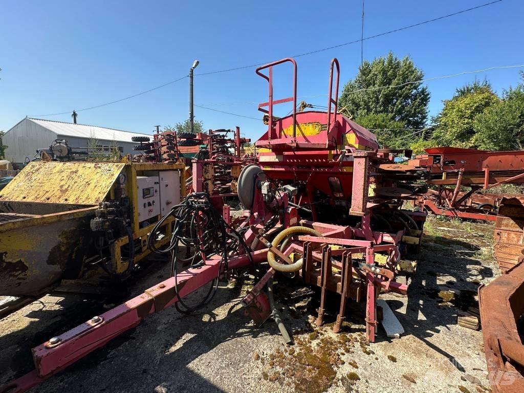 Väderstad Rapid400F Såmaskiner