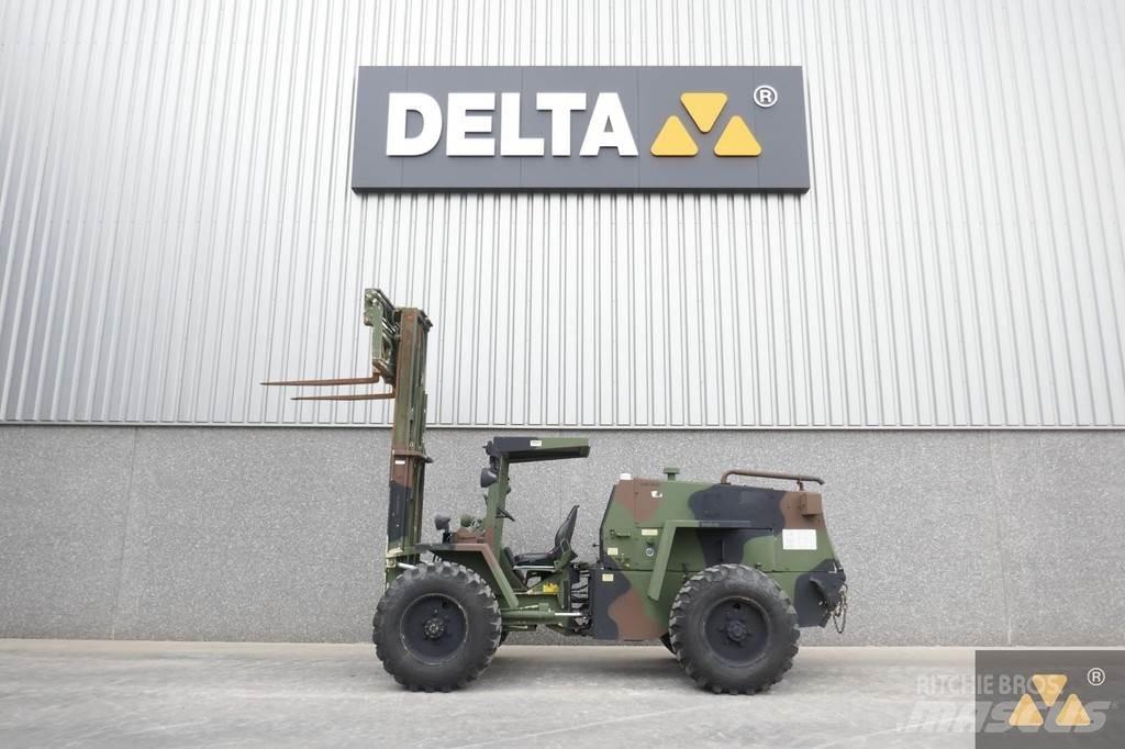 CASE M4K Ex-army Terrenggående gaffeltruck