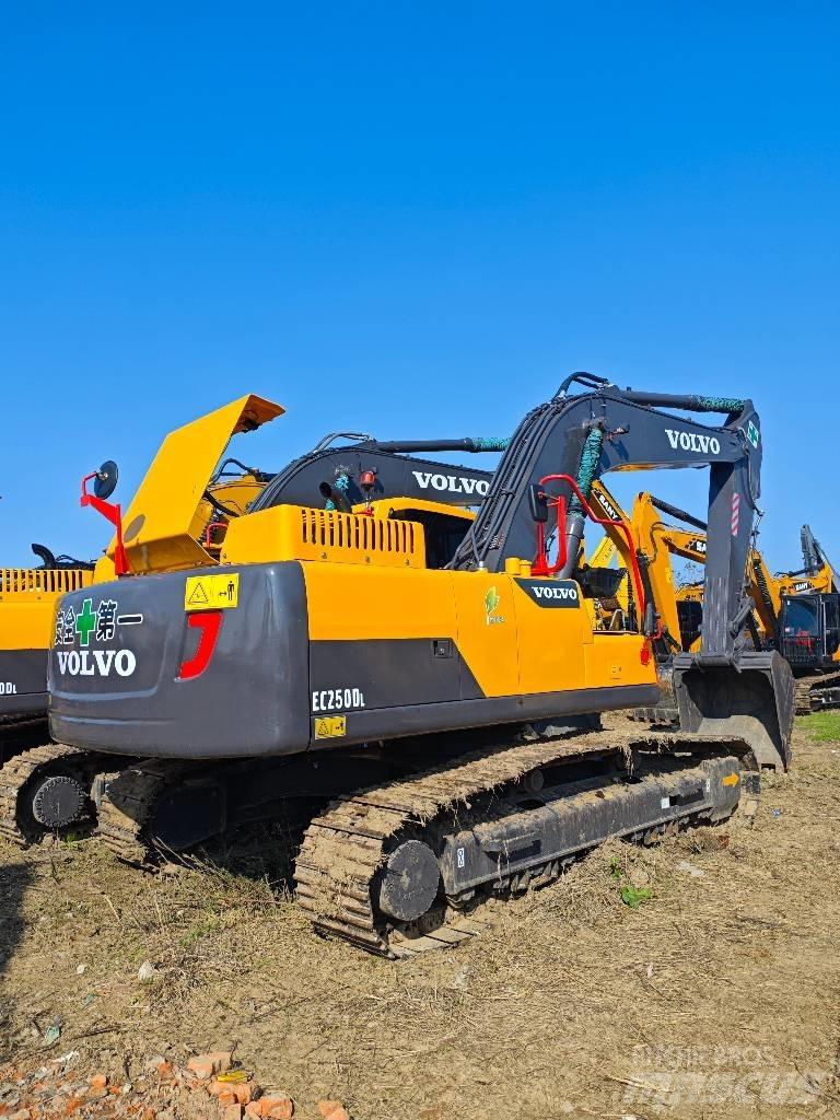 Volvo EC 250 D L Beltegraver