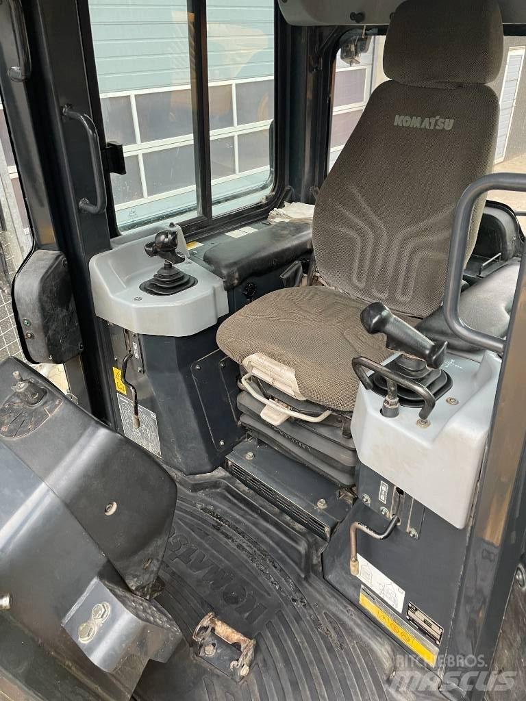 Komatsu D51PX-22 Dozere Beltegående