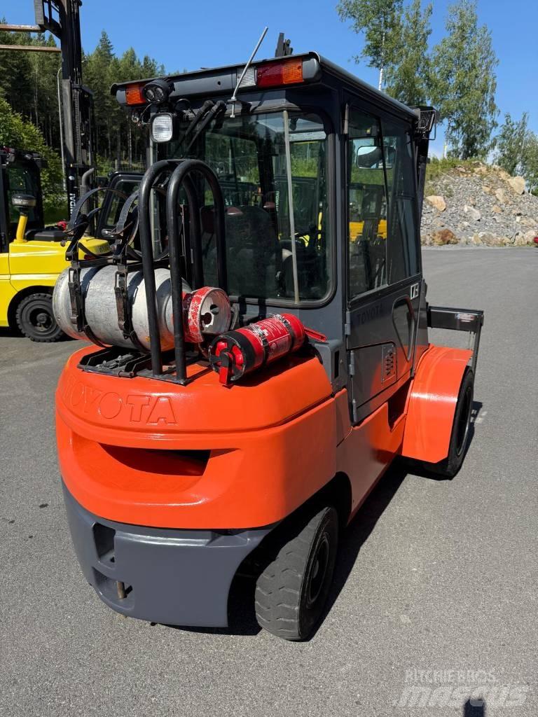Toyota 02-7 FGF 30 Propan trucker