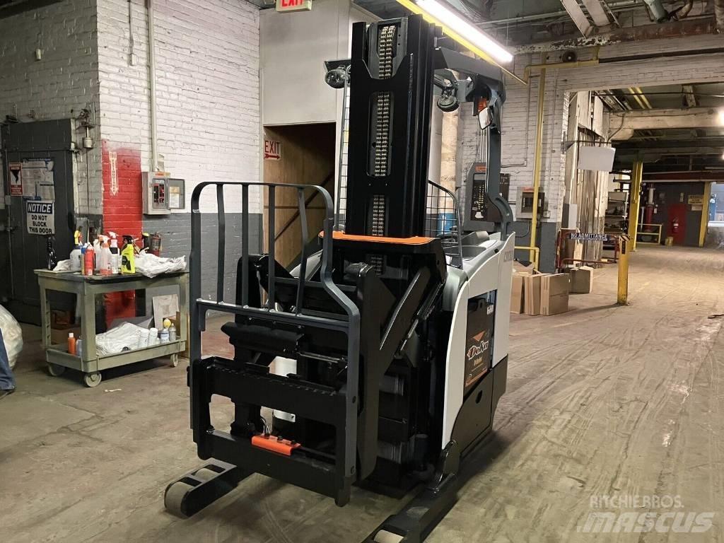 Crown RM6025-45 Skyvemasttruck