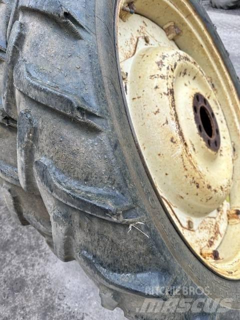 Dunlop 9.5R44 Dekk, hjul og felger