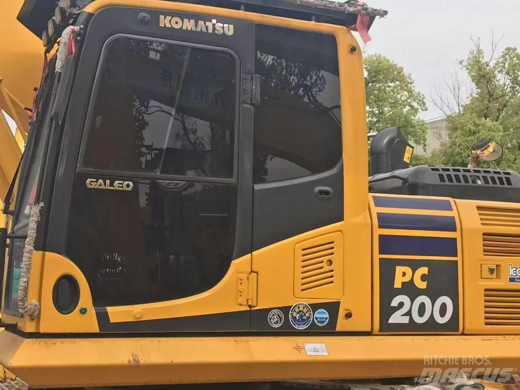 Komatsu PC 200-8 Beltegraver