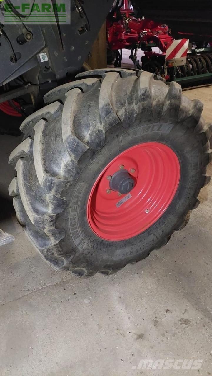 CLAAS tucano 430 Skurtreskere