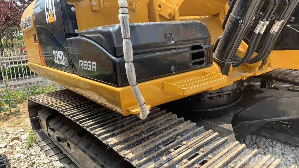 CAT 325 Beltegraver