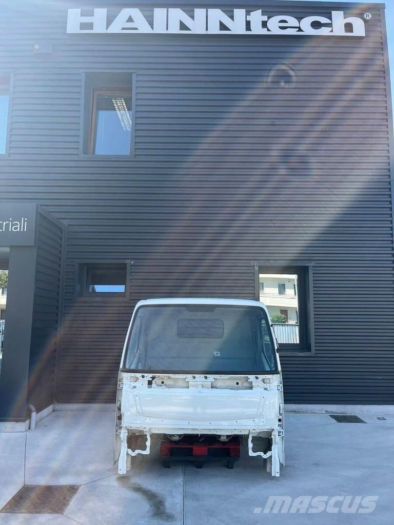 Mitsubishi S MODEL Førerhus og Interiør