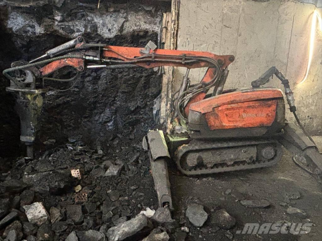Husqvarna DXR 300 Gravemaskiner for riving