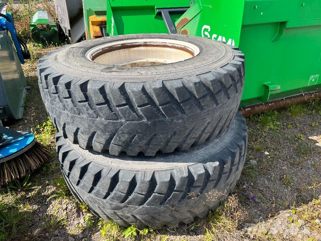 Nokian 16.9 R28 Dekk, hjul og felger