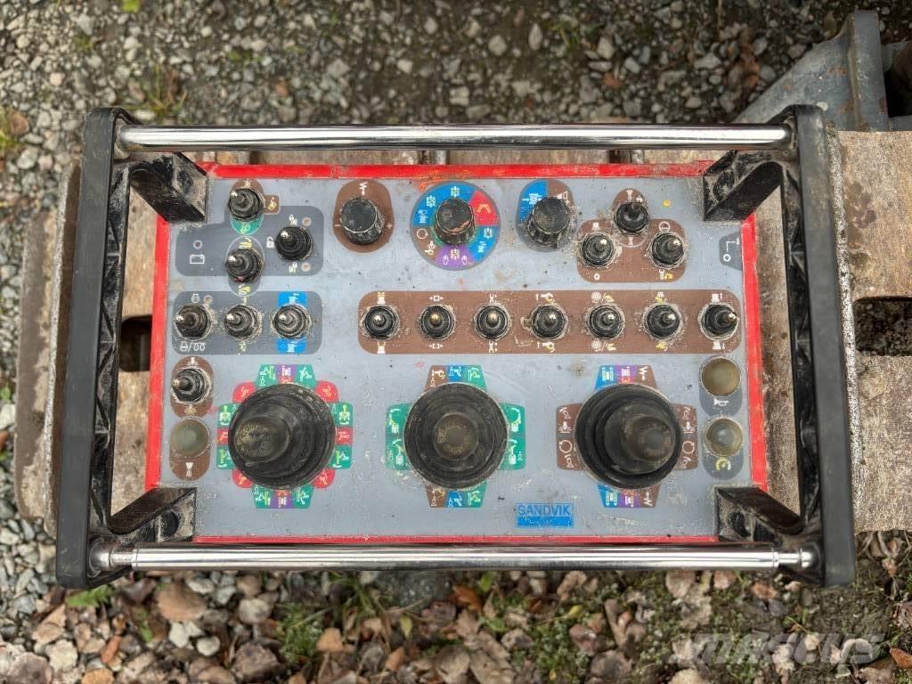 Sandvik Dino DC400Ri Borerigger