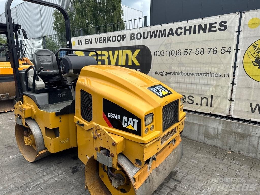 CAT CB 24 B Tandem Valser