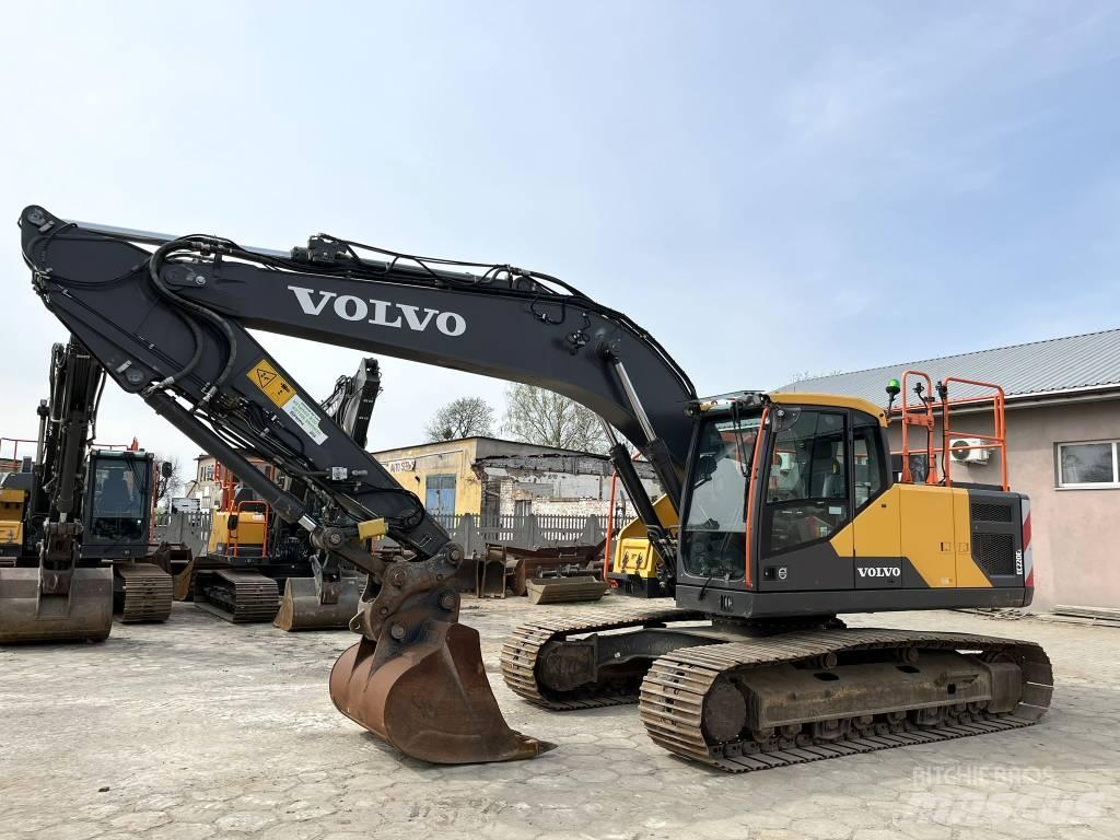 Volvo EC 220 E Beltegraver