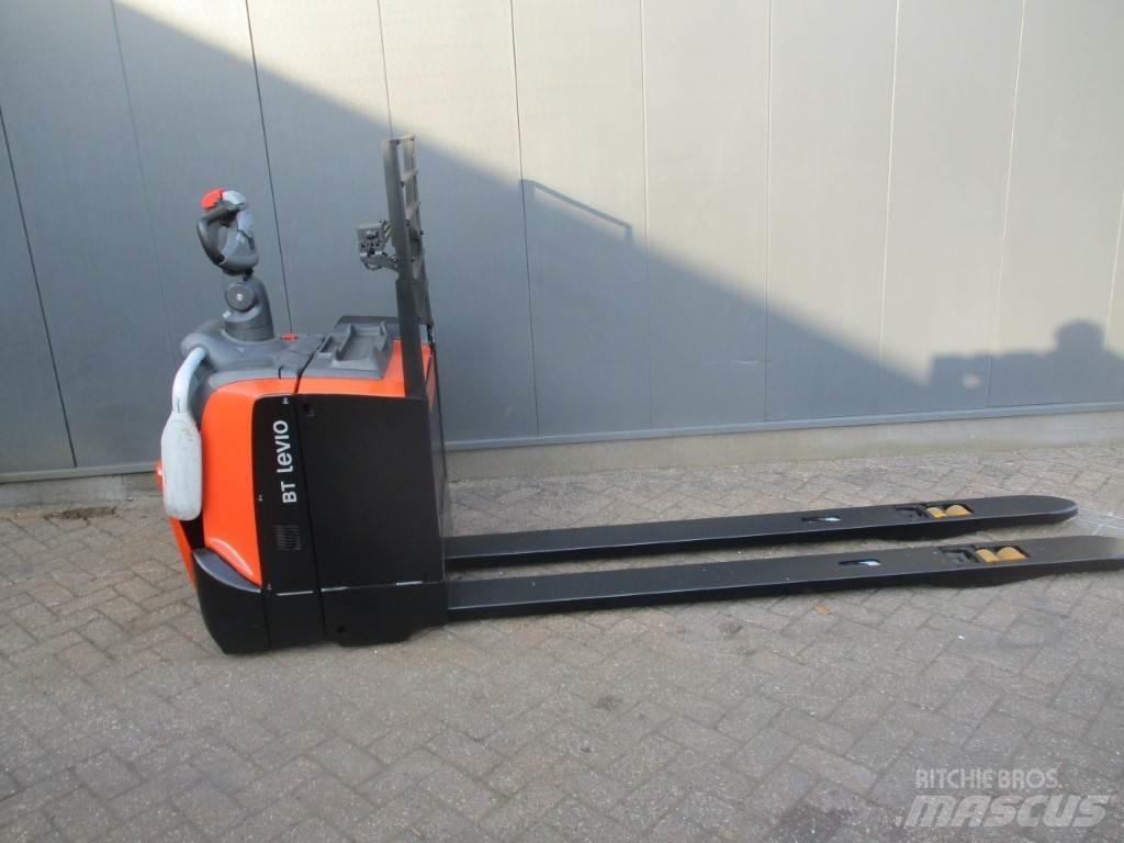 Toyota LPE 250 Lavtløftende truck med platform
