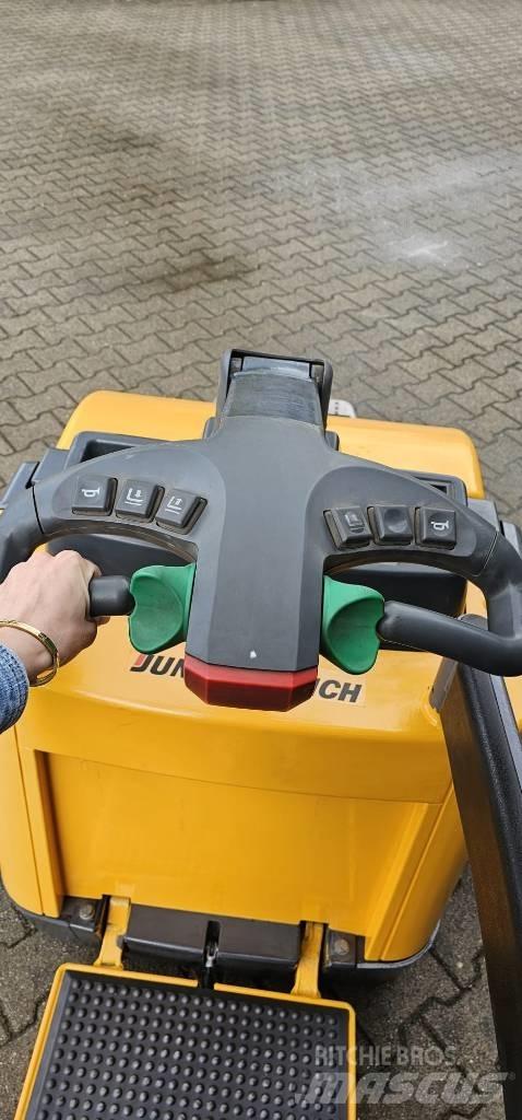 Jungheinrich ERE220 Lavtløftende truck