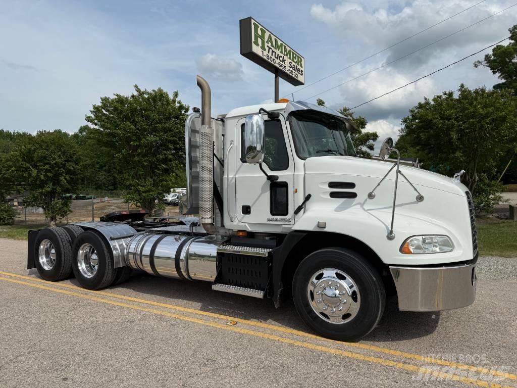Mack CXU 613 Trekkvogner