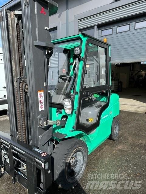 Mitsubishi FD30N Diesel Trucker