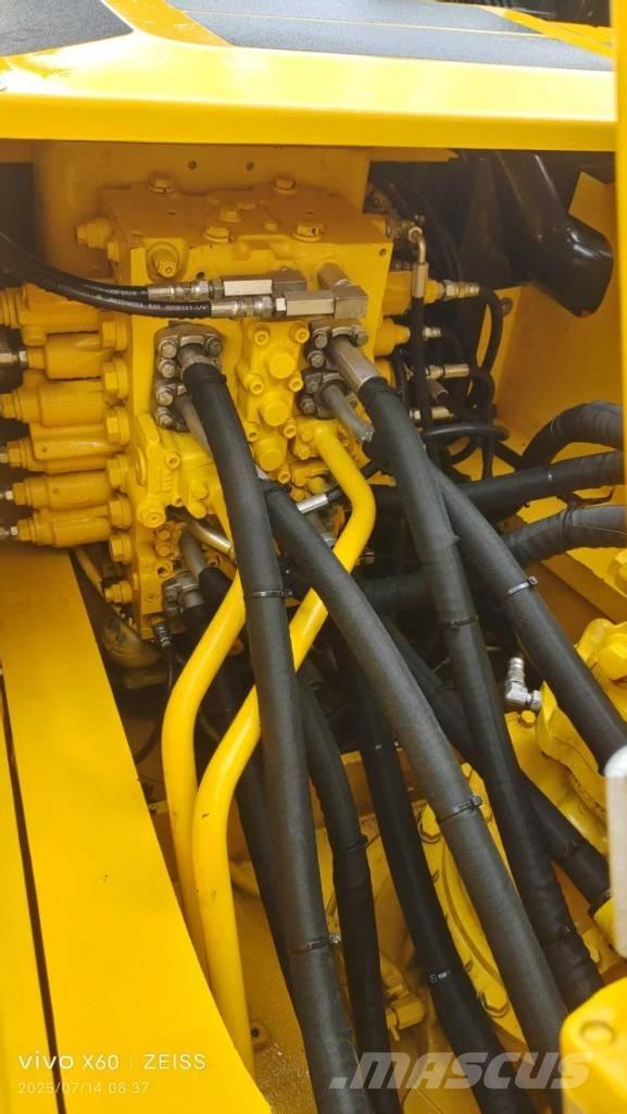 Komatsu PC 220-7 Beltegraver