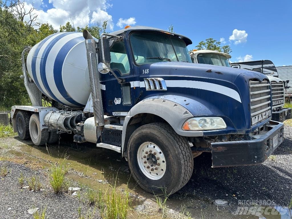 Mack GU 800 Andre lastebiler