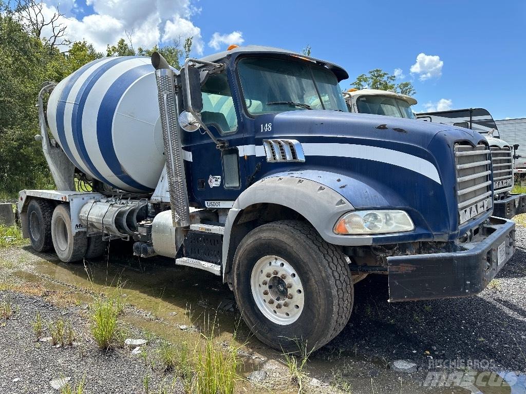 Mack GU 800 Andre lastebiler