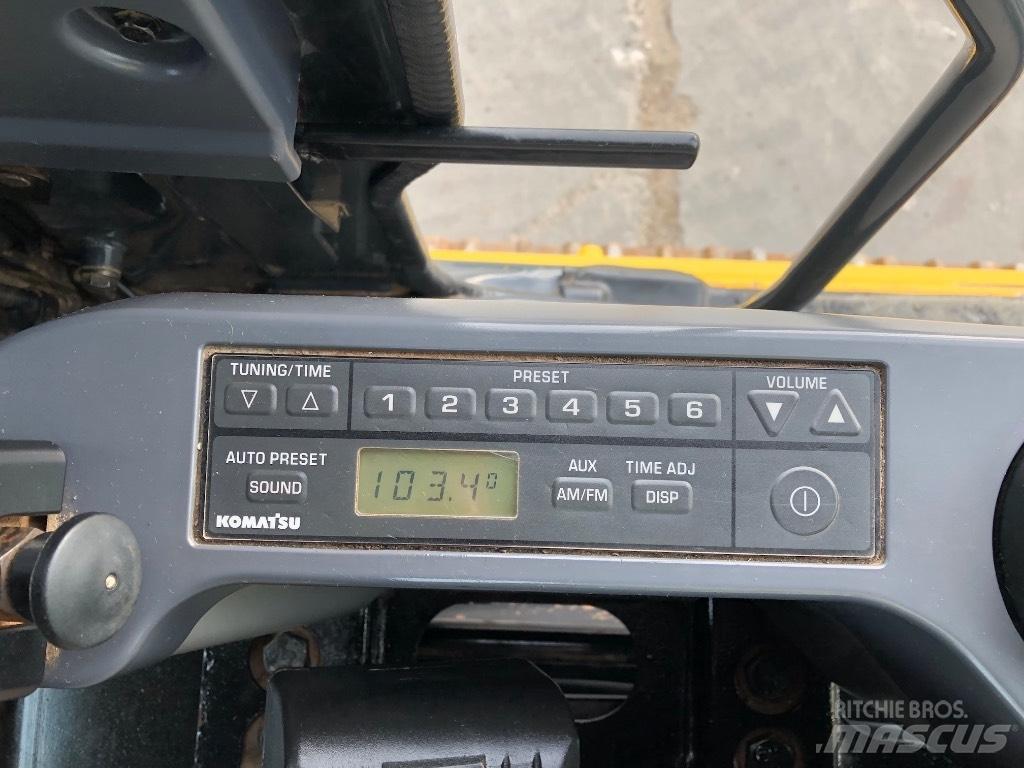 Komatsu PC210LC-11 Beltegraver