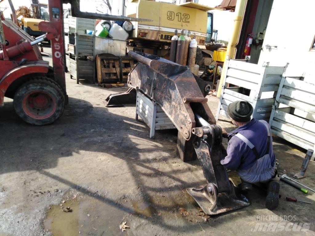 CAT M 318 Chassis og understell