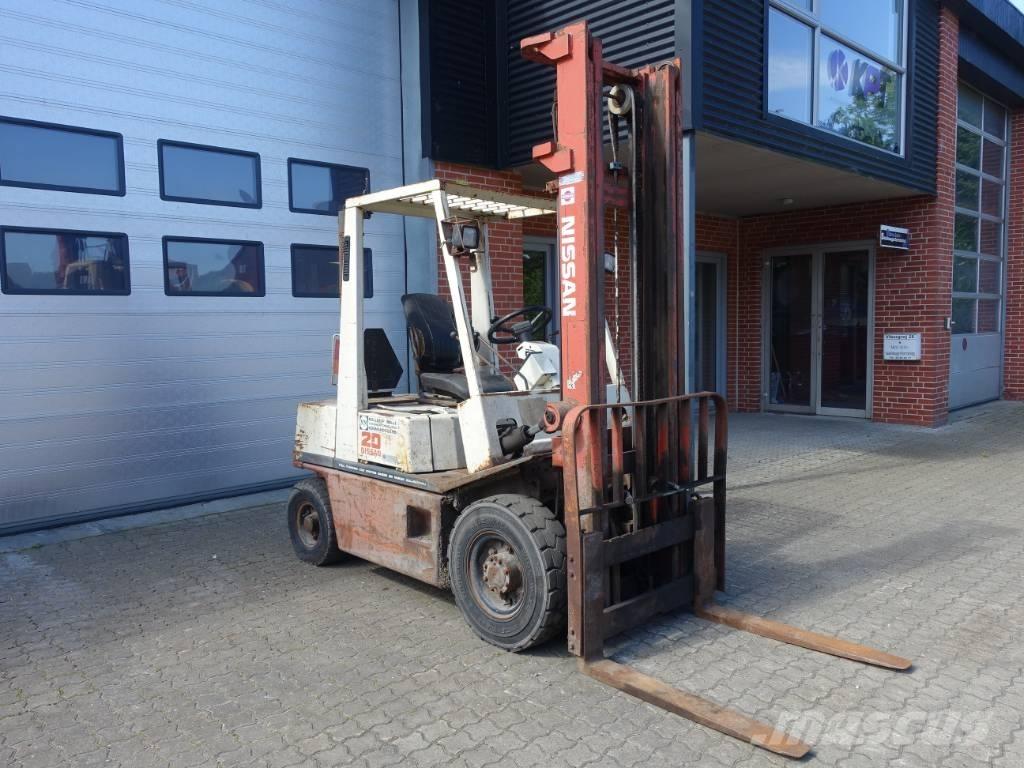 Nissan EH 02 A 20U Diesel Trucker