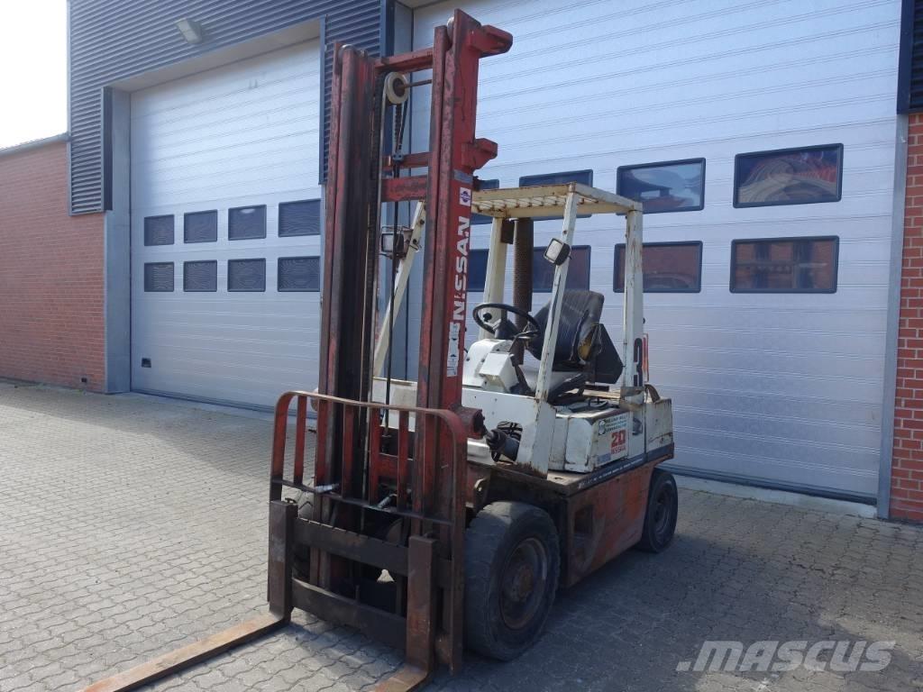 Nissan EH 02 A 20U Diesel Trucker