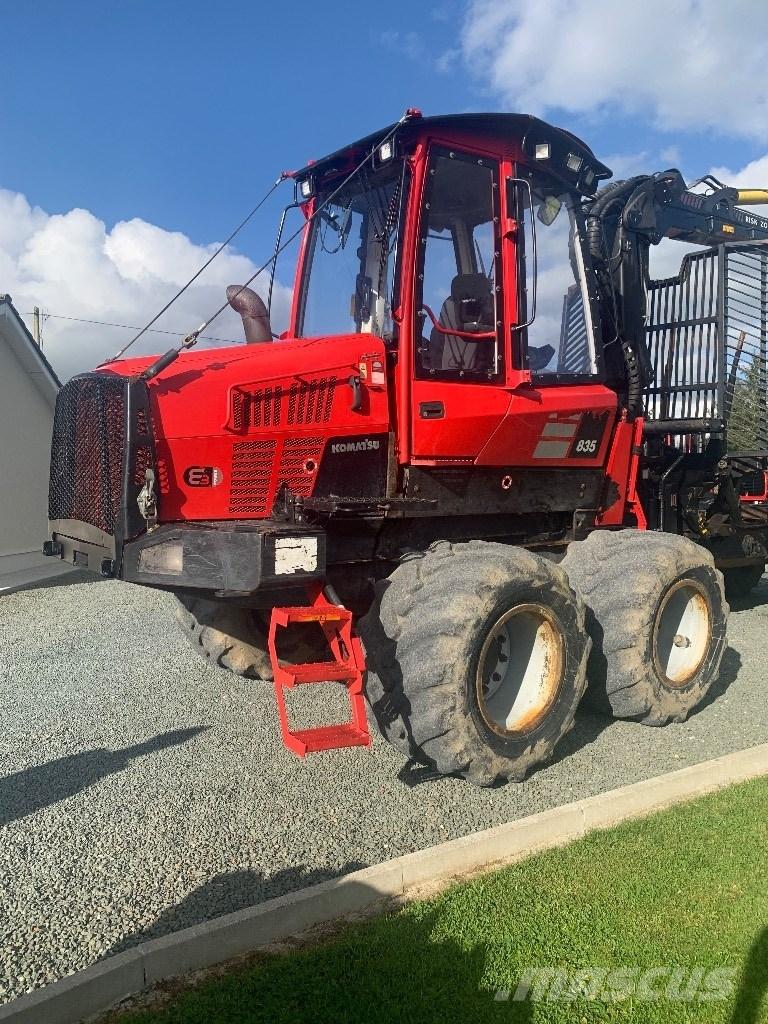 Komatsu 835 Lassbærere