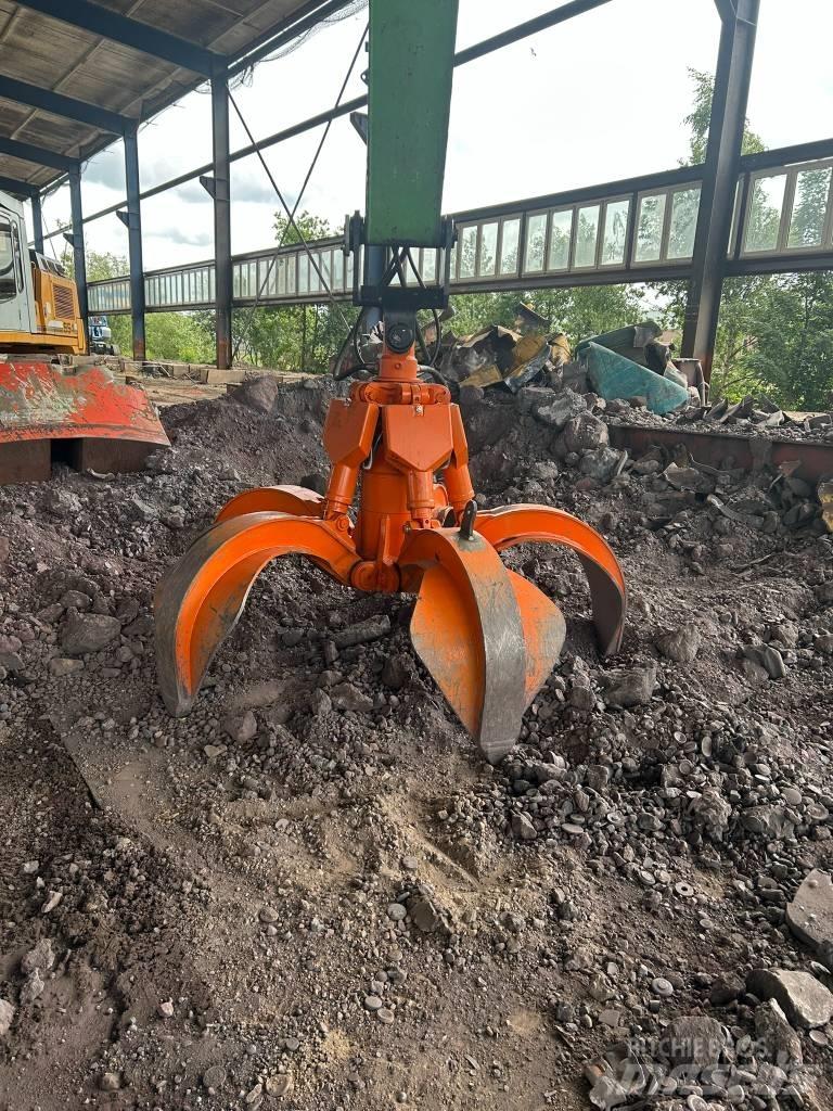 Sennebogen 835 Gravemaskiner for avfallshåndtering