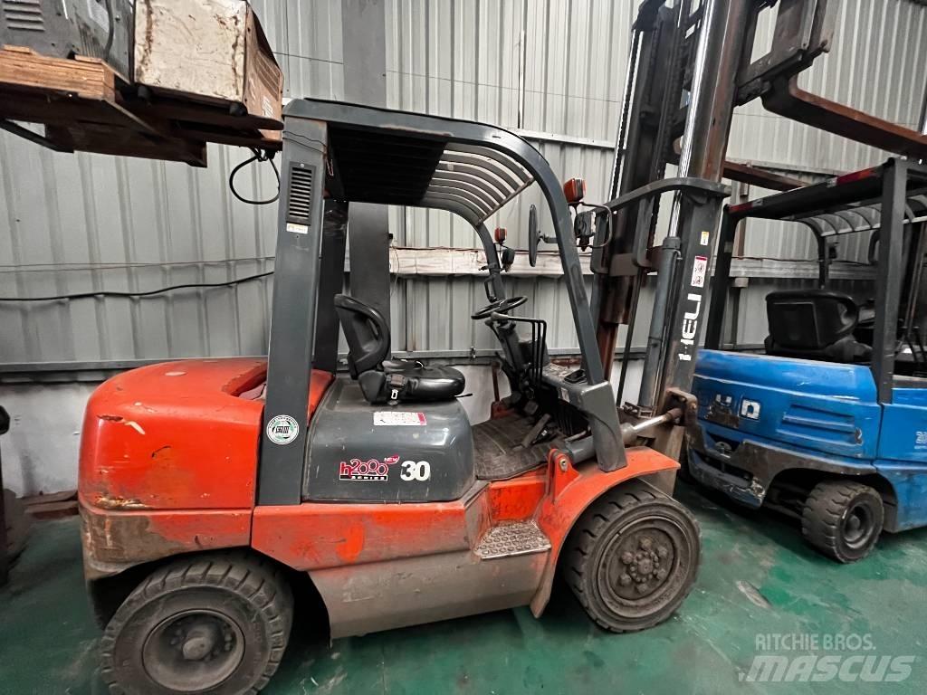 Heli CPCD 30 Diesel Trucker