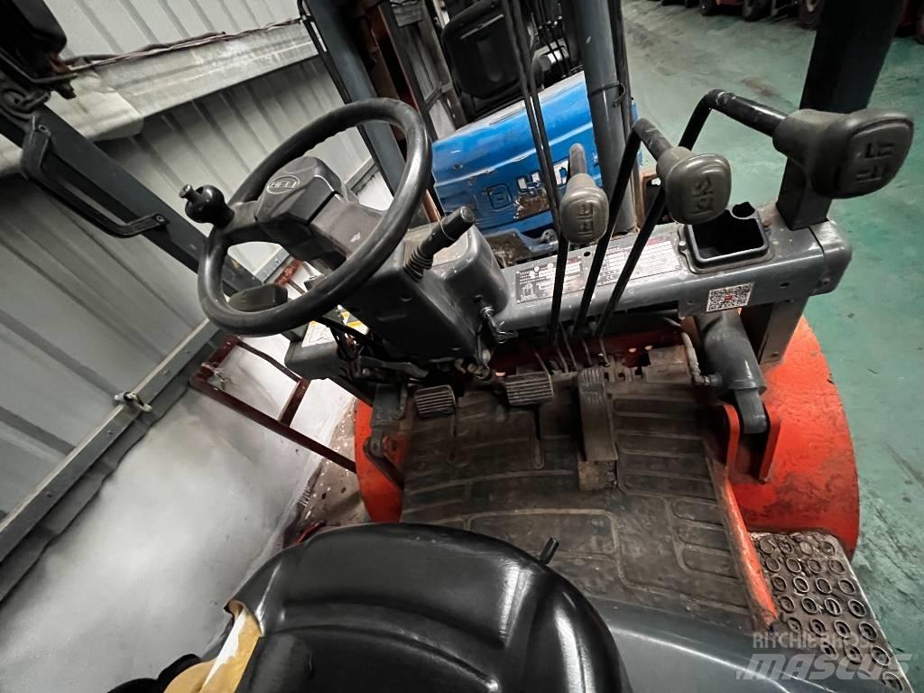 Heli CPCD 30 Diesel Trucker