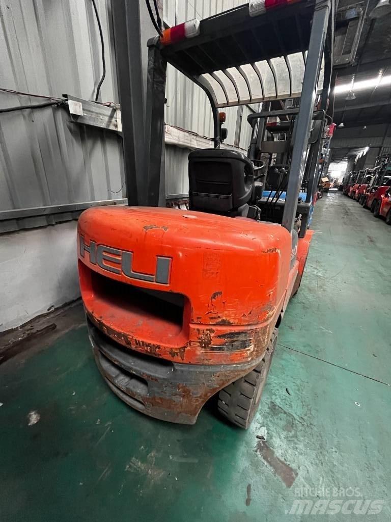 Heli CPCD 30 Diesel Trucker