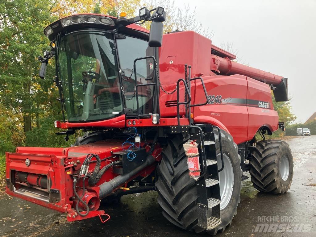 Case IH Axial 8240 Skurtreskere
