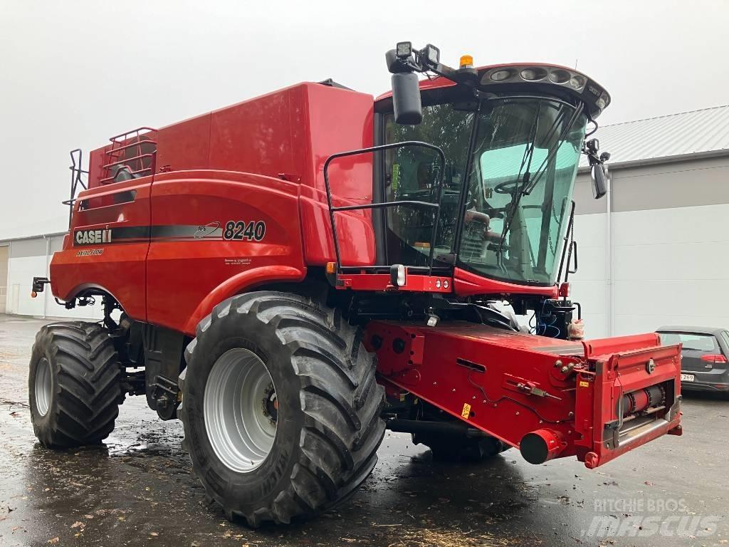 Case IH Axial 8240 Skurtreskere