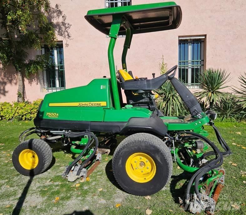 John Deere 7500 A Fairway klippere