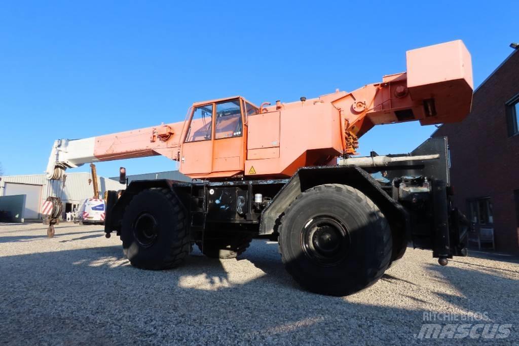 Liebherr LTL 1060 Røff terreng kraner