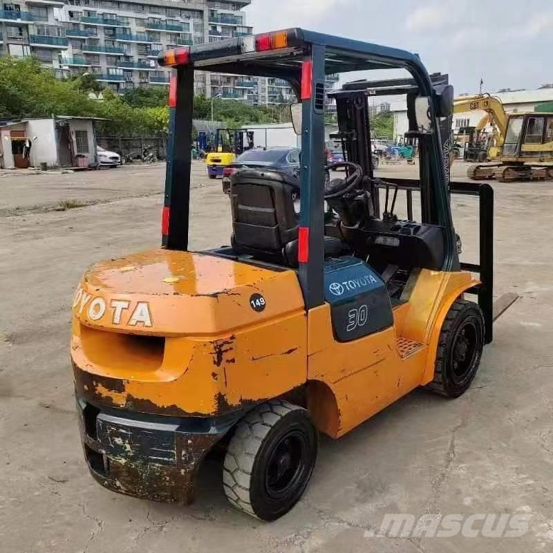 Toyota FD 30 Diesel Trucker