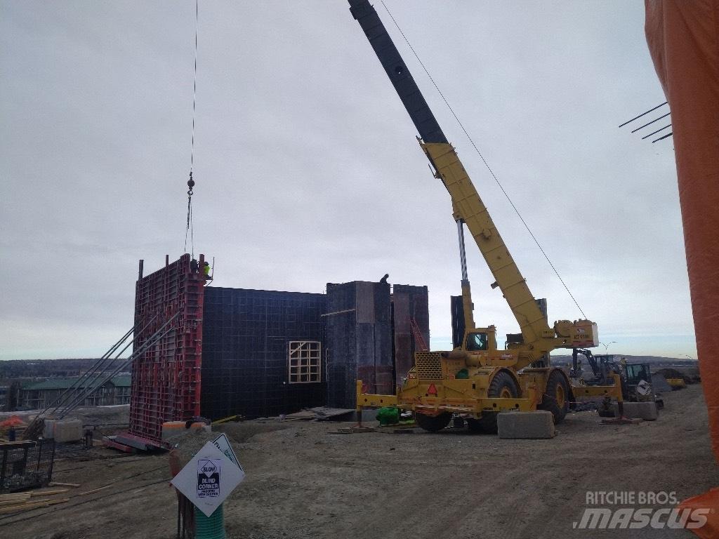 Grove RT 9100 Røff terreng kraner