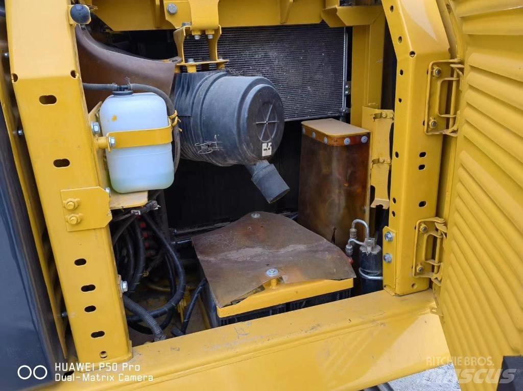 Komatsu PC130 Beltegraver
